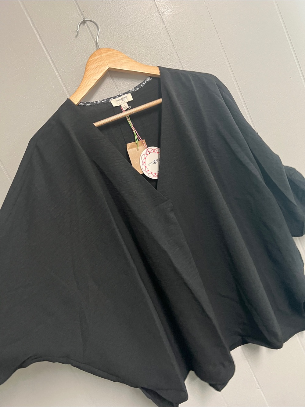 NWT Umgee Black V-Neck Tunic Top Large - Picture 5 of 14